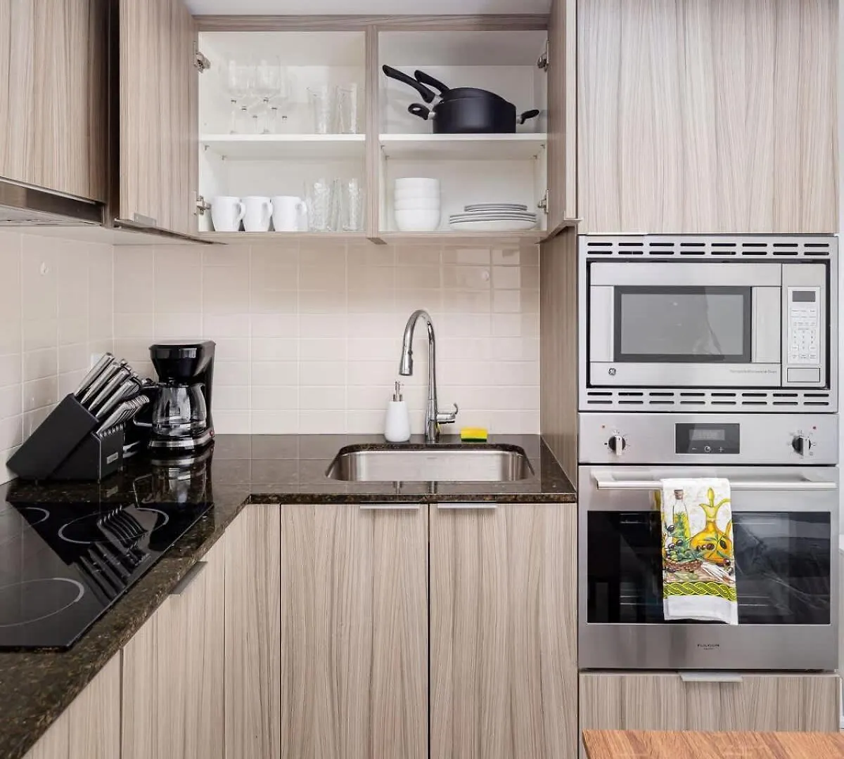 Work And Relax In Our 1Br Dt Apartment Toronto